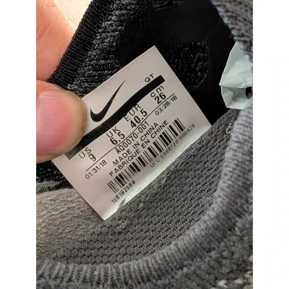 Nike Epic React Flyknit Women's Size 9 Running Shoes Black Gray